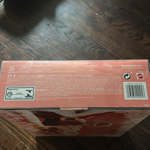 2007 Holiday Barbie Doll - Red and White - Picture 4 of 4